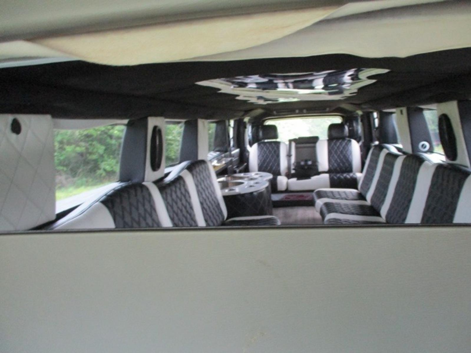 2005 White /White/Black Hummer H2 , located at 1725 US-68 N, Bellefontaine, OH, 43311, (937) 592-5466, 40.387783, -83.752388 - Photo #9